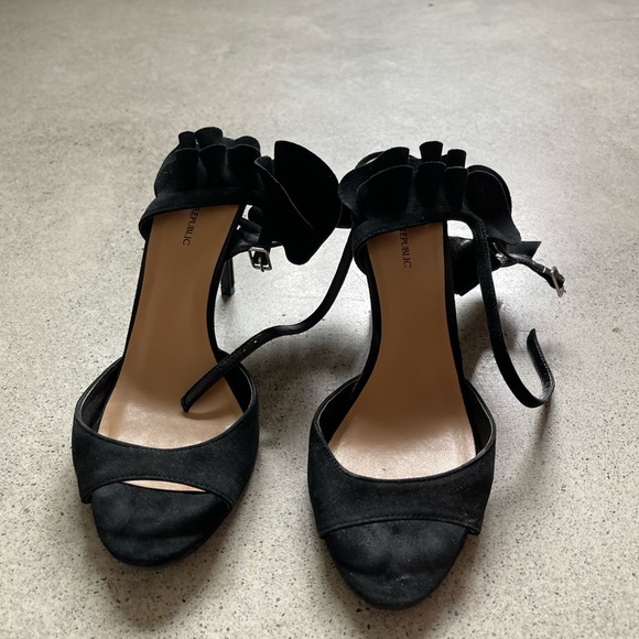 Beautiful black heels - Picture 2 of 3